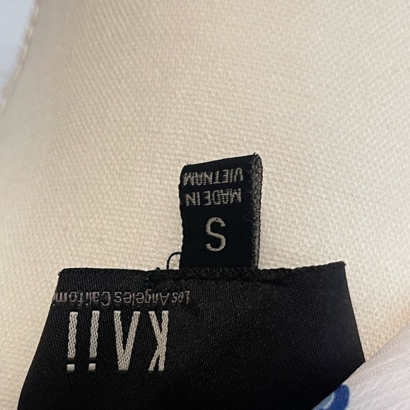 White Floral Kimono by Kaii - Picture 7 of 7